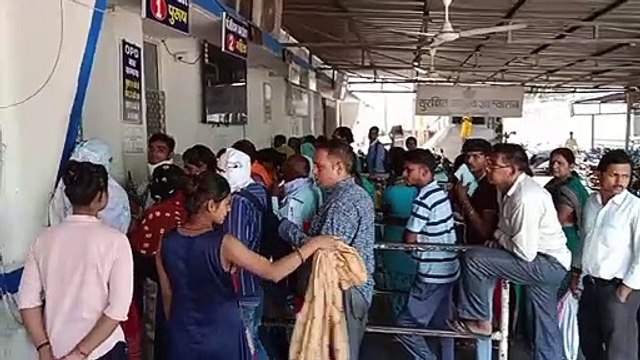 सर्वर डाउन रहा तो ऑफलाइन की कटी अस्पताल में पर्चियां
