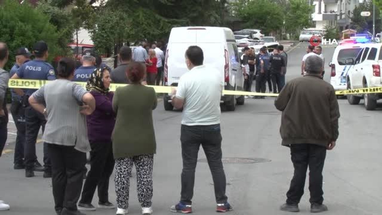 Akli dengesi bozuk şahıs dehşet saçtı: Kız kardeşini öldürdü, erkek kardeşini yaraladı