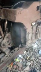 Video- तपकर गर्म हुआ ट्रेन के इंजन का एक्सल, पहिए से निकला धुआं