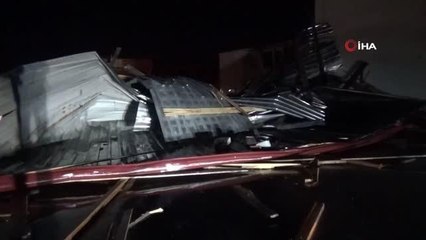 Yozgat'ta şiddetli rüzgar, iş yerlerinin çatısını uçurdu