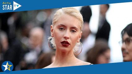 Cannes 2023 : Iris Law audacieuse, la fille de Jude ose la transparence sensuelle et fait le show !