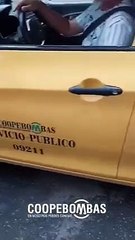 Taxista devuelve pertenencias de un usuario