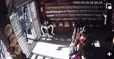 Vídeo mostra homem furtando bolsa em loja de Goioerê