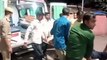 Chitrakoot news video: ट्रेन से उतरकर खान पान का सामान लेकर चलती ट्रेन में चढ़ रहे यात्री की मौत,दूसरा घायल