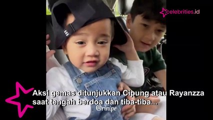 Aksi Gemas Cipung Rebut Topi Rafathar Sambil Berdoa