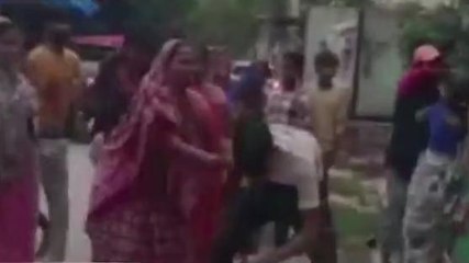 मैनपुरी: डीजे पर गाना बजाने को लेकर हुआ विवाद दबंगों ने युवक को पीटा वीडियो वायरल
