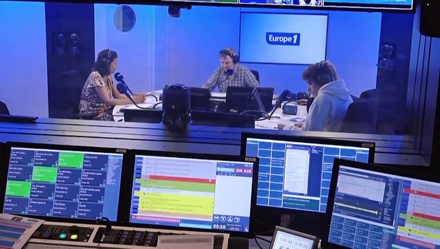 INEDIT - Yannick Noah raconte ses tout premiers coups de raquette dans sa chambre à Yaoundé