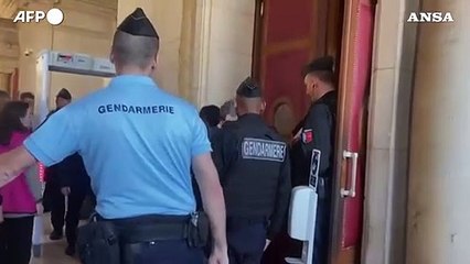 Sarkozy condannato, evita il carcere ma dovra' indosssare per un anno un braccialetto elettronico
