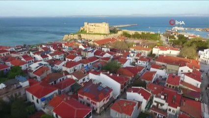 Kuzey Ege'nin turizm cenneti Bozcaada ilçesinde 3 günlük tatil için doluluk oranı yüzde 100'e ulaştı