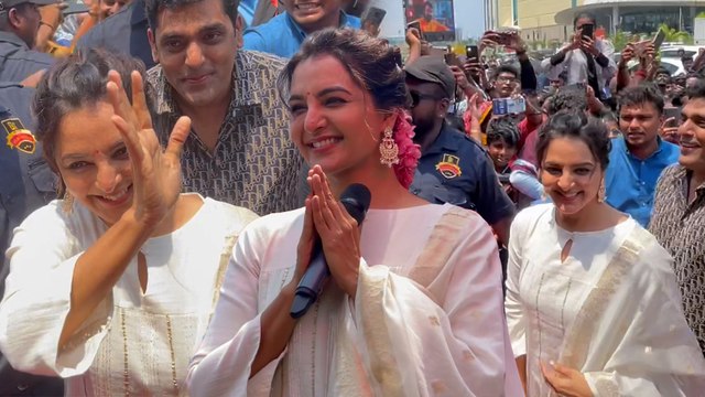 വെയിലേറ്റു കാത്തു നിന്നവരെ അമ്പരപ്പെടുത്തി മഞ്ജു വാര്യരുടെ മാസ്സ് എൻട്രി | Manju Warrier Mass Entry