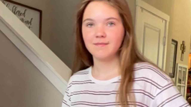 Woman surprises daughter with a new puppy a week after losing their 15 y/o doggo