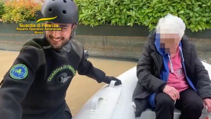 Maltempo Emilia Romagna, a Forlì soccorsa anziana isolata da giorni (18.05.23)