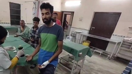 गोपालगंज: घर मे चोरी का विरोध करने पर नशेड़ी ने पिता-पुत्र को बेरहमी पीटा, इलाज जारी