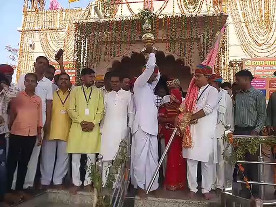 श्रद्धालुओं ने बाबा श्याम के चरणों में नवाया शीश