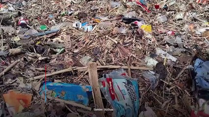 Ketika Pantai Talanca Sukabumi Jadi Sarang Sampah