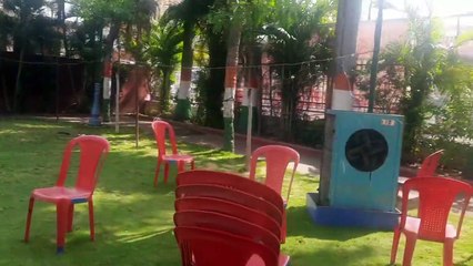 मुख्यमंत्री जनसेवा अभियान में टेंट में कुर्सियां खाली