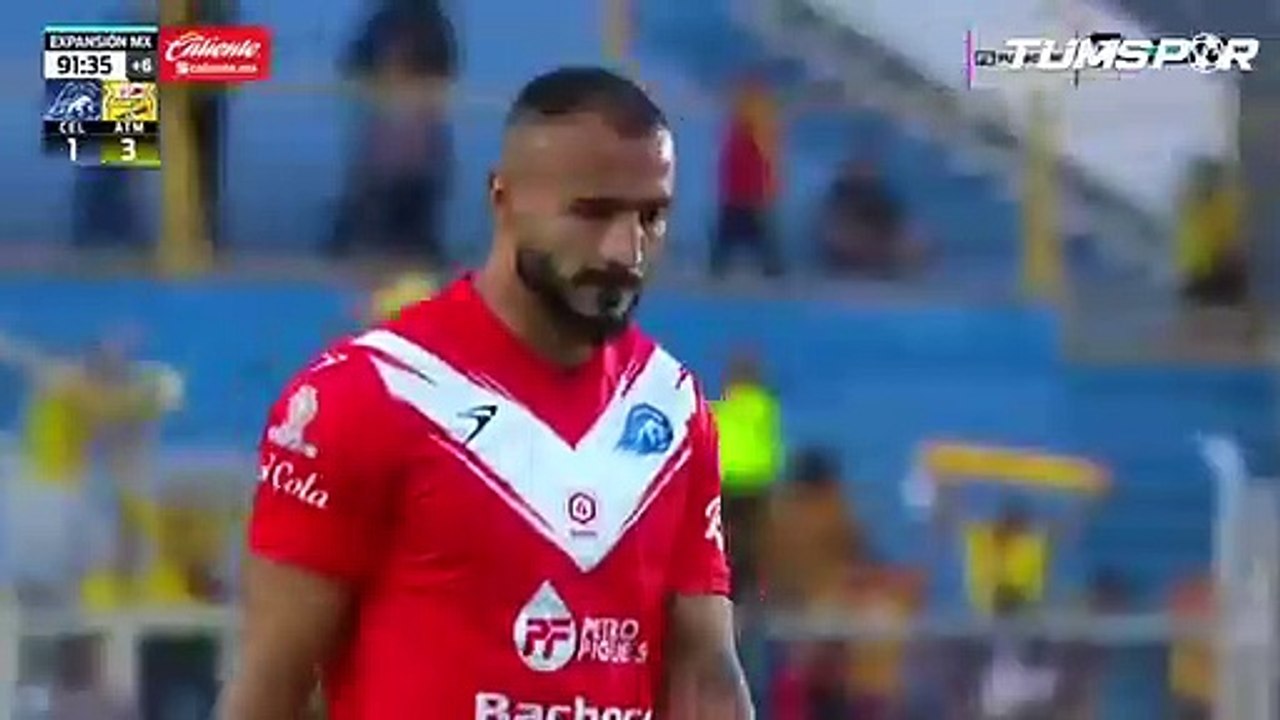 Meksika'da yılın golü! Kaleci 100 metreden attı