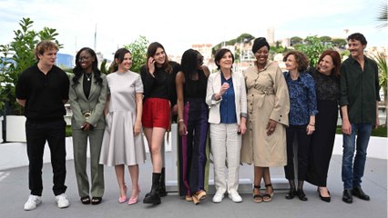 VOICI : Cannes 2023 : une militante anti-GPA perturbe la montée des marches du Retour de Catherine Corsini