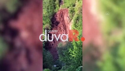 Trabzon'da heyelan anı görüntülendi