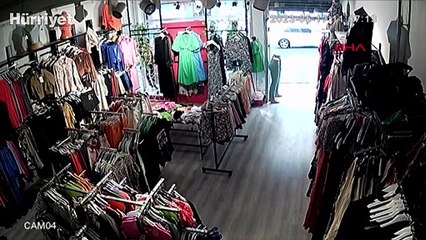 Sultangazi'de hırsız kedinin görüntüleri kameralara böyle yansıdı