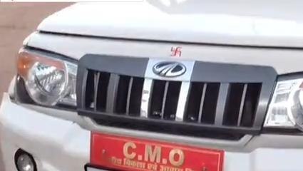 गुना: नगर परिषद सीएमओं अमले के साथ साफ सफाई का कर रहे निरीक्षण