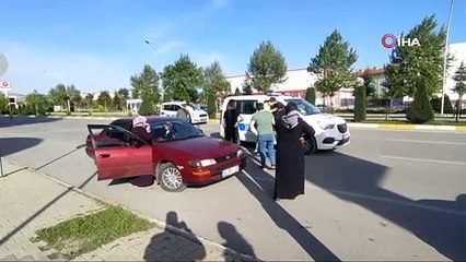 Otomobilin çarptığı yaşlı kadın yaralandı