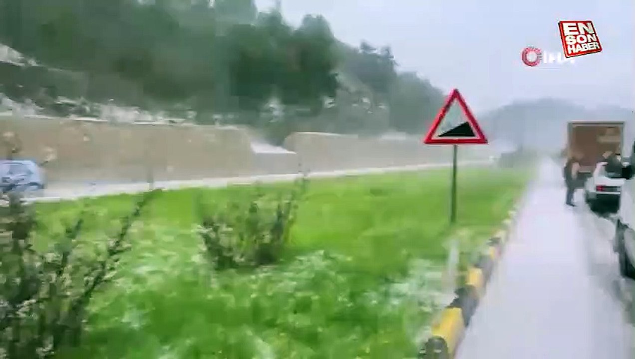 Kastamonu’da fındık büyüklüğündeki dolu sürücülere zor anlar yaşattı