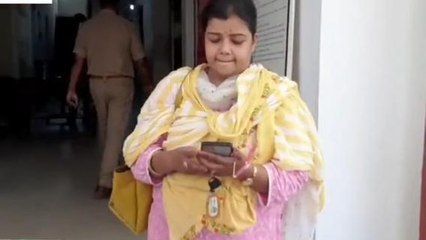 मथुरा: कार्यवाहक प्रधानाचार्य ने इंटर कॉलेज के बाबू पर लगाए गंभीर आरोप, देखें वीडियो