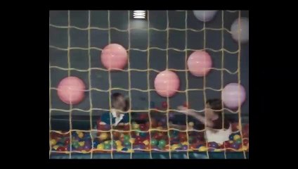 Five Nights At Freddy's Bande-annonce Teaser VO (2023) Josh Hutcherson, Elizabeth Lail