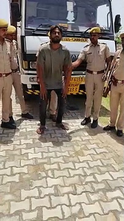 एक करोड़ का पकड़ा गांजा, तस्कर को पकड़ा