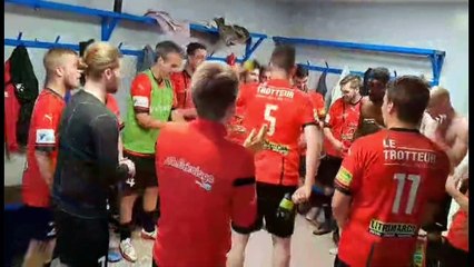 DANS LE VESTIAIRE DES SENIORS A