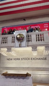 SI Swimsuit Models Take Over New York Stock Exchange