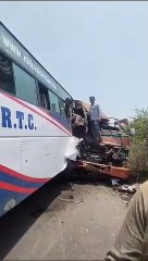 Eicher driver died on the spot, condition of many critical