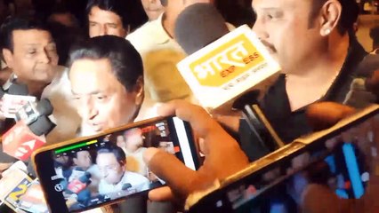 इंदौर में भजन संध्या में शामिल हुए कांग्रेस प्रदेशाध्यक्ष कमलनाथ, कांग्रेस जिलाध्यक्ष सदाशिव यादव से चर्चा करते हुए