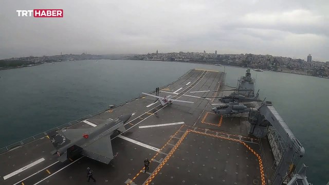 TCG Anadolu Sarayburnu Limanı'na demirledi