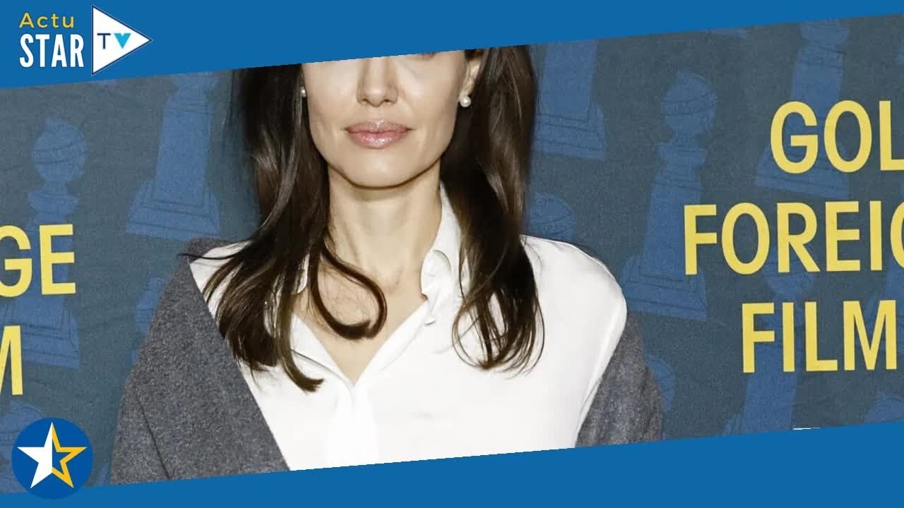 Angelina Jolie main dans la main avec sa fille Zahara 18 ans, un duo très complice à l'aéroport