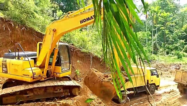 Advanced Loading Solution Komatsu PC 195 LC Dump Truck Excavator