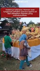 Indahnya toleransi. Momen saat lungsuran sehabis upacara agama di Bali dibagikan kepada yang membutuhkan.