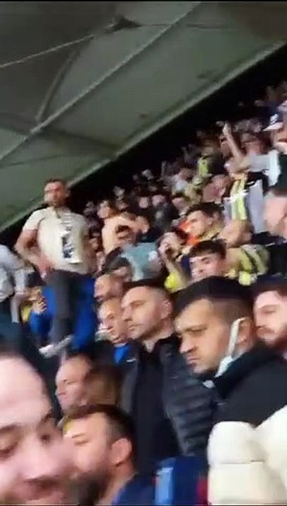 Fenerbahçe taraftarından 'Meclis'te Hizbullah istemiyoruz' sloganı