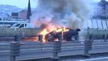 Haliç Köprüsü'nde kaza yapan otomobil alev alev yandı