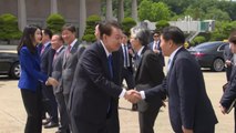 尹, G7 정상회의 참석차 출국...한일·한미일 회담 주목 / YTN