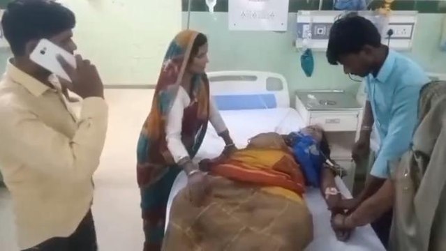 बरेली: खेत में चारा काटने गई माँ-बेटी करंट की चपेट में आकर गंभीर रूप से झुलसी