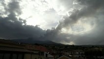 Etna, prosegue l'attivit? time lapse nube di gas
