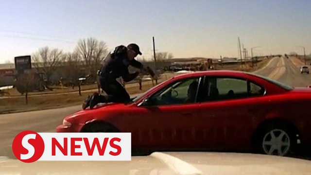 Iowa police officer clings to roof of escaping car