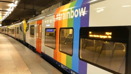 Mise en service par la SNCB d'un train aux couleurs arc-en-ciel à l'occasion de la Journée internationale contre l'homophobie et la transphobie