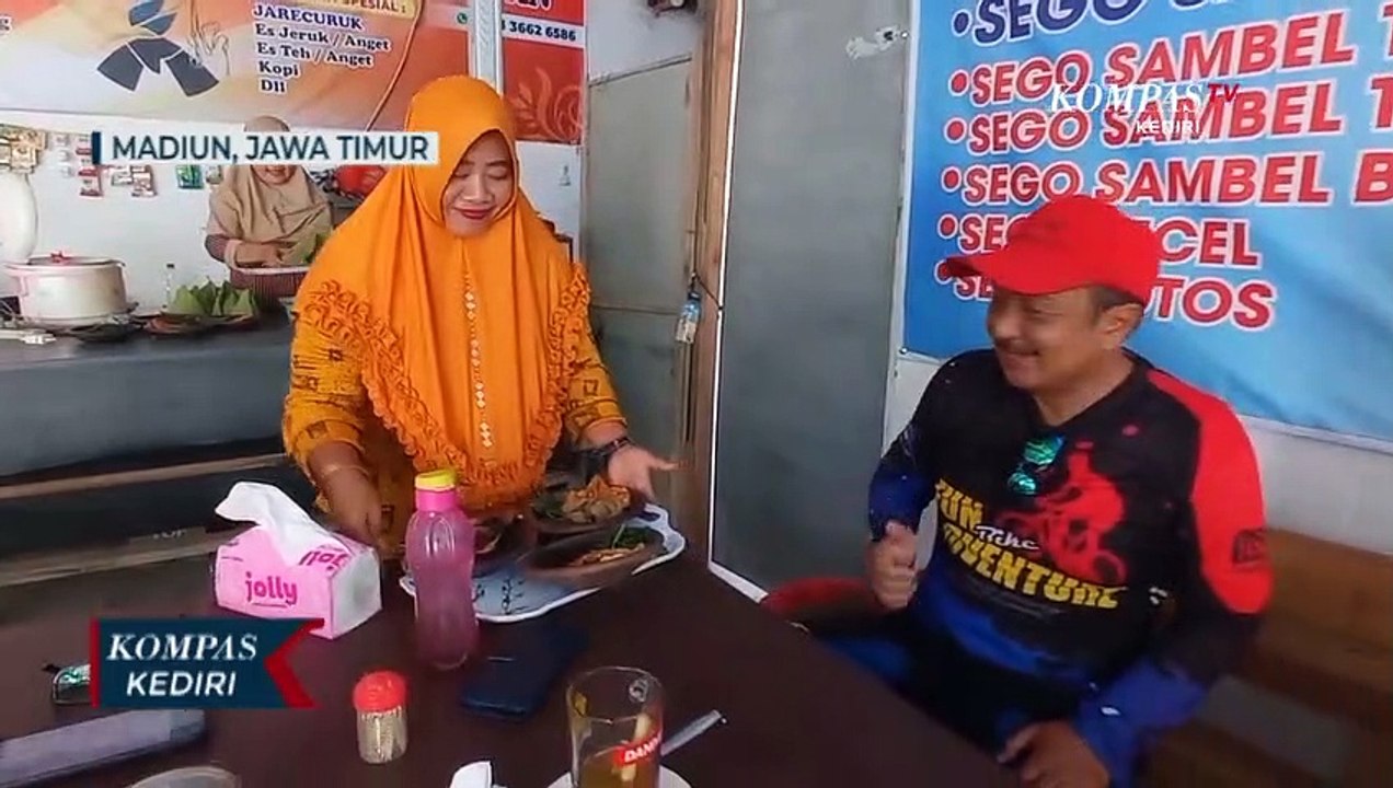 Mencicipi Kuliner Tradisional Nasi Sambal Keluak