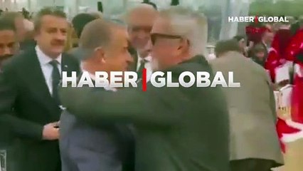 Dikkat çeken anlar... Fatih Terim ile Dursun Özbek'in sohbeti kameraya böyle yansıdı