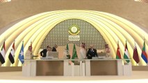 رئيس وزراء #الجزائر يسلم رئاسة الدورة الـ 32 للقمة العربية إلى #السعودية #العربية #قمة_جدة