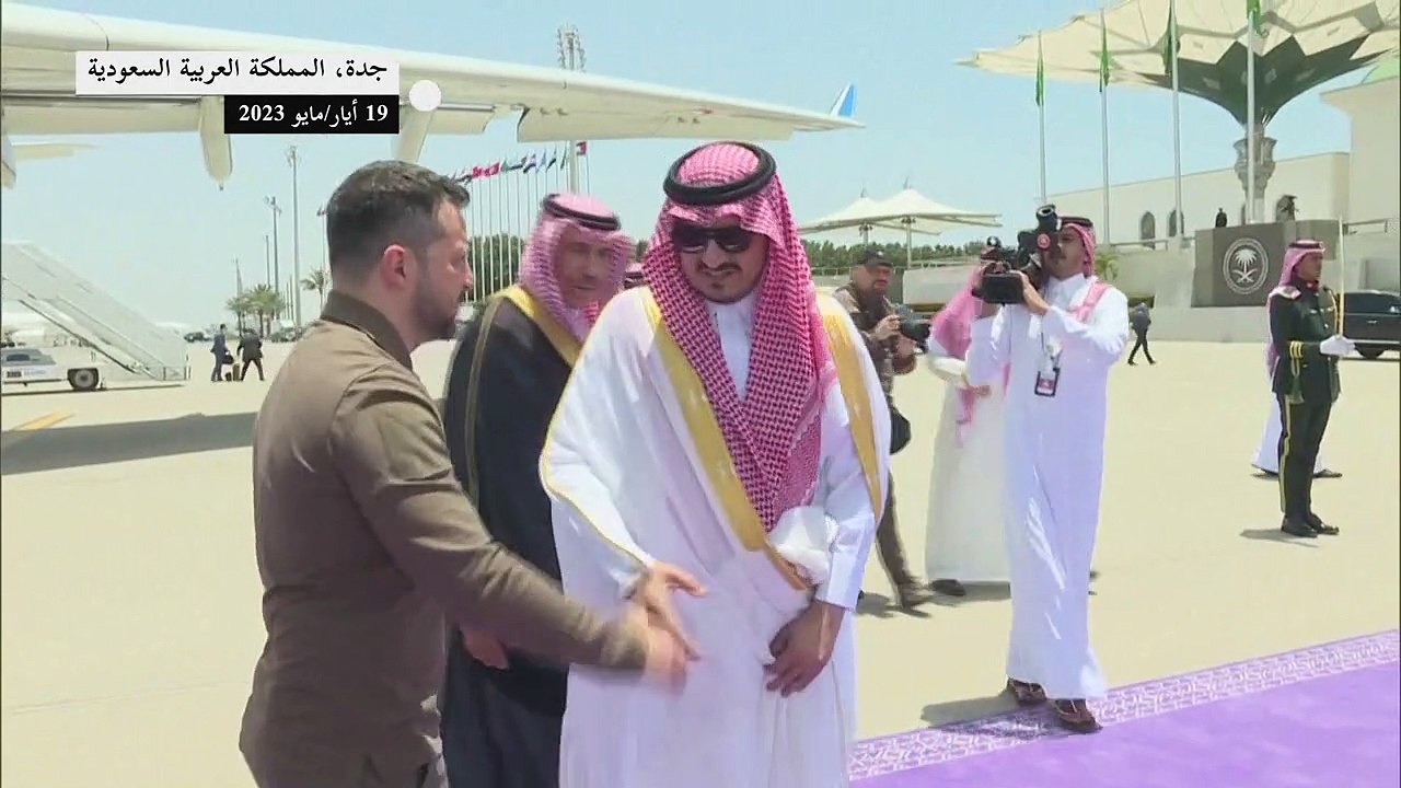 وصول زيلينسكي الى السعودية لحضور القمة العربية