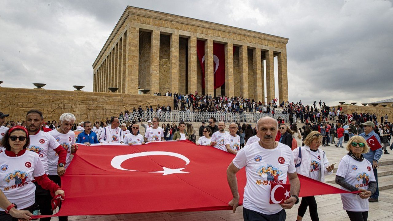 Vatandaş, Ata’sına koştu